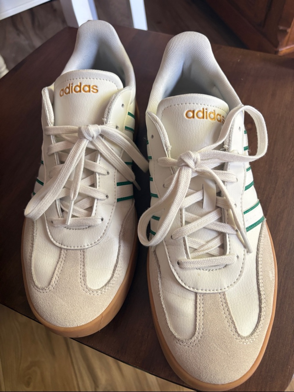 Adidas Men’s 11.5 almost new leather
Nice shoes